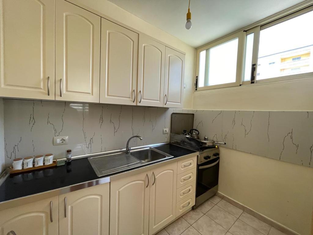 Lisus Apartment Vlorë Esterno foto